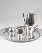 Designer-Kaffeeservice auf Tablett