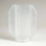 Edmond Laurent Etling. Art-déco Opalglas-Vase mit Frauenakten - photo 2