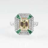 Fancy-Diamant-Ring mit Smaragden und Brillanten - photo 1