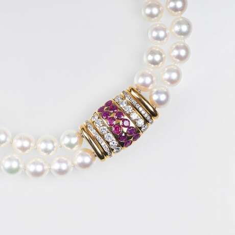 Perlen-Collier mit hochwertiger Rubin-Brillant-Schließe - Foto 1