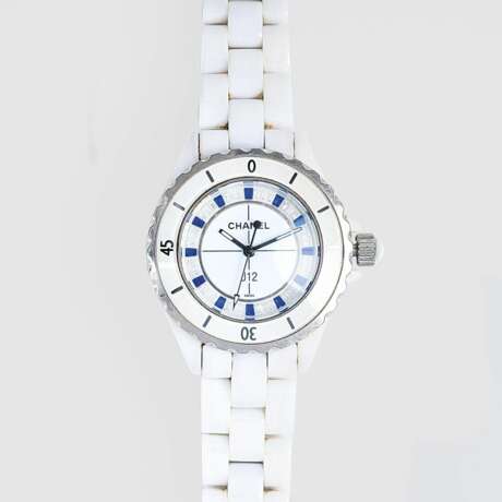 Шанель. Damen-Armbanduhr mit Diamant- und Saphir-Besatz 'J12' - фото 1