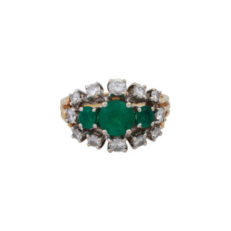 Ring mit 3 Smaragden und 12 Brillanten, zusammen ca. 1 ct, - Foto 1