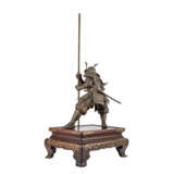 Exzellente Bronze eines Samurai. JAPAN, Meiji-Periode (1868-1912). - фото 3