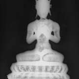Bodhisattva Maitreya in reichem Juwelenschmuck - фото 2