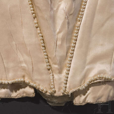 Kaiserin Elisabeth von Österreich - cremefarbenes Seidentop eines Kleides mit Perlenbesatz - фото 4