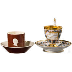 Zwei Kaffeetassen mit russischen Motiven, komplett mit Untertasse, 1. Drittel 19. Jahrhundert