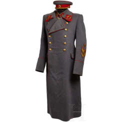 Пальто, куртки, пояса, шапки и награды Маршала Советского