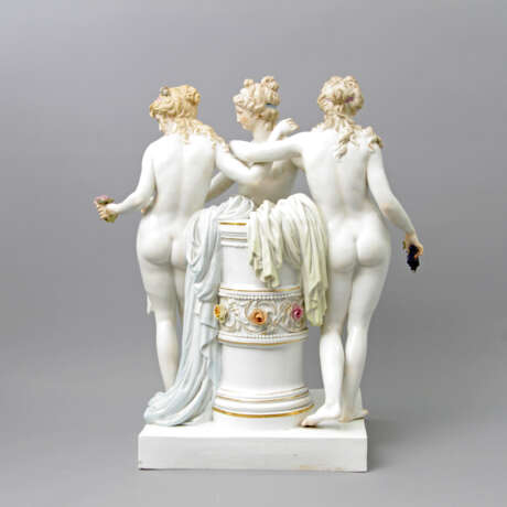 MEISSEN herausragende Figurengruppe "Die drei Grazien", 1. H. 20. Jahrhundert - photo 2