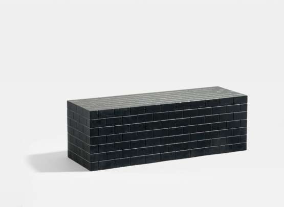 LeWitt, Sol. Black Form - Dedicated to the Missing Jews - Foto 1