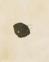 Ins Wasser tauchender Finger