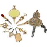 Uhrenschlüssel: kleine Sammlung seltener, goldener Spindeluhrenschlüssel, darunter eine Rarität: "4-Coulour Bedhook Key", ca.1750-1820 - фото 3