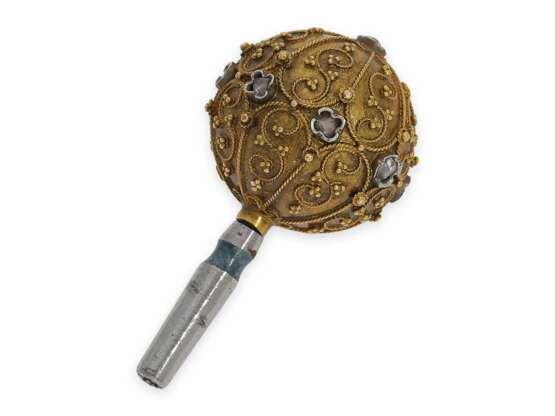 Uhrenschlüssel/Petschaft: kleines Sortiment äußerst rare, goldene Spindeluhrenschlüssel mit Steinbesatz, 18. Jahrhundert - photo 3