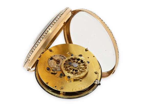 Taschenuhr: große, hochfeine Gold/Emaille-Spindeluhr mit besonderer Emailliertechnik, Perlenbesatz und zusätzlichem Schutzgehäuse, punziert F.M No. 22139, vermutlich Freres Melly - photo 4