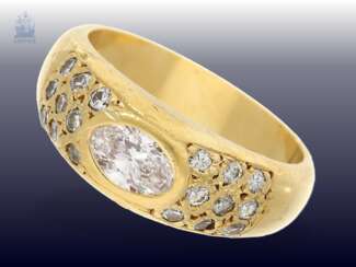 Ring: schwerer, sehr schöner und wertvoller Diamant-Goldschmiedering, 1ct Diamanten