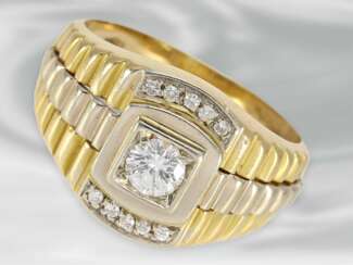 Ring: schwerer goldener Bicolor-Herrenring, mit hochfeinem Brillanten von ca. 0,44ct, 18K Gold