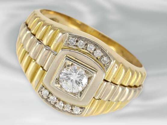 Ring: schwerer goldener Bicolor-Herrenring, mit hochfeinem Brillanten von ca. 0,44ct, 18K Gold - фото 1