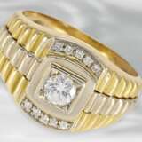 Ring: schwerer goldener Bicolor-Herrenring, mit hochfeinem Brillanten von ca. 0,44ct, 18K Gold - photo 1