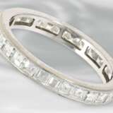 Ring: feiner weißgoldener Memoirering mit hochwertigen Diamanten im Karreeschliff, ca. 2,4ct, 18K Gold - Foto 1