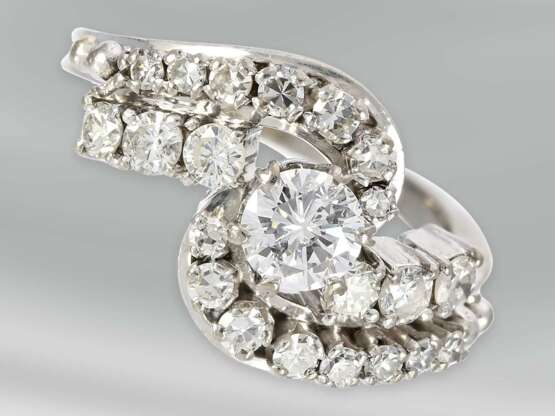 Ring: ausgefallener, sehr dekorativ gefertigter Diamant/Brillant-Goldschmiedering, Handarbeit, ca. 1,24ct - photo 1