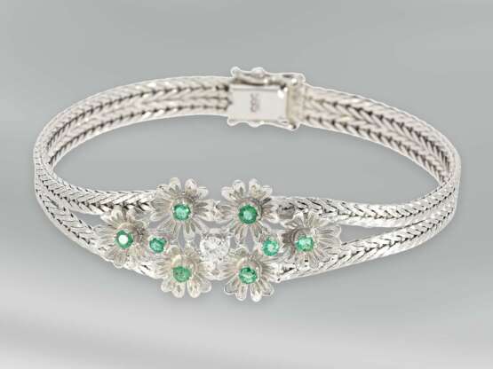 Armband: dekoratives vintage Blütenarmband mit Smaragden, 14K Weißgold - Foto 2