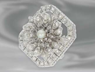 Brosche/Nadel: äußerst attraktive und aufwändig gearbeitete Diamant/Blüten-Brosche aus 18K Weißgold, hochwertige antike Goldschmiedearbeit