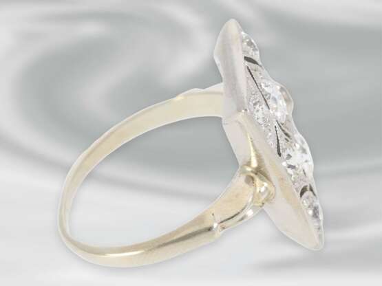 Ring: dekorativer Art déco Ring mit Diamanten, insgesamt ca. 1,36, 14K Weißgold - Foto 3