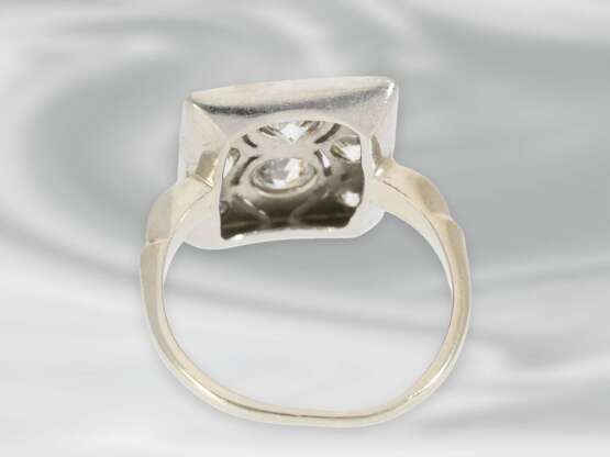 Ring: dekorativer Art déco Ring mit Diamanten, insgesamt ca. 1,36, 14K Weißgold - photo 4