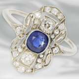 Ring: dekorativer zierlicher antiker Weißgoldring mit Diamanten und blauem Farbstein, 14K Gold - фото 1