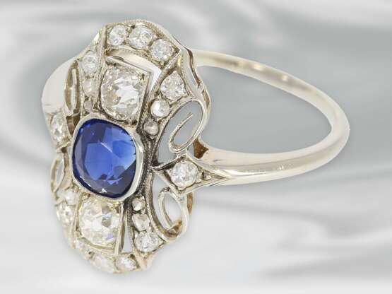 Ring: dekorativer zierlicher antiker Weißgoldring mit Diamanten und blauem Farbstein, 14K Gold - Foto 2