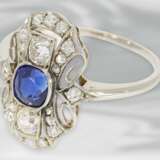 Ring: dekorativer zierlicher antiker Weißgoldring mit Diamanten und blauem Farbstein, 14K Gold - фото 2
