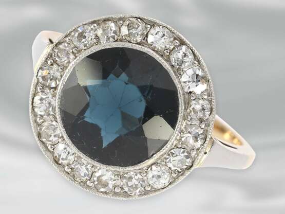 Ring: sehr schöner Art déco Ring mit Diamanten und blauem Farbstein, 14K Roségold & Platin - фото 1