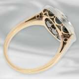 Ring: sehr schöner Art déco Ring mit Diamanten und blauem Farbstein, 14K Roségold & Platin - Foto 2