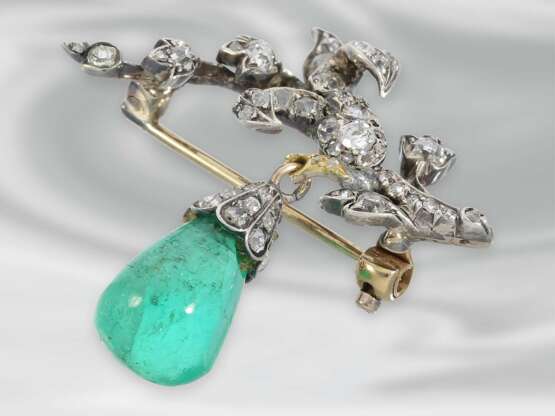 Brosche/Nadel: antike Goldschmiedebrosche mit Diamanten und schönem Smaragd, vermutlich um 1900 - Foto 2