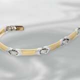 Armband: interessant gefertigtes Bicolor Goldschmiedearmband mit Brillantbesatz, 18K Gold - фото 2