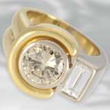 Ring: moderner Designer-Goldschmiedering mit großem fancy Brillant, ca. 1,89ct, 18K Gold - Foto 1
