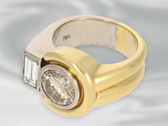 Ring: moderner Designer-Goldschmiedering mit großem fancy Brillant, ca. 1,89ct, 18K Gold - photo 3