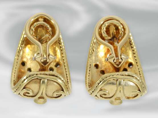Ohrschmuck: dekorativ und aufwändig gearbeitete Ohrringe mit Brillanten, ca. 0,5ct, 18K Gelbgold, vermutlich ein Unikat - photo 3