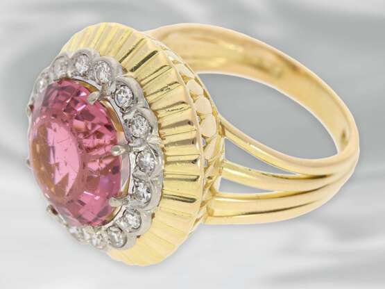 Ring: sehr dekorativer und ausgefallen gefertigter vintage Goldschmiedering mit großem Turmalin und Diamantbesatz - photo 2