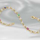 Armband: feines goldenes Armband mit Smaragd-, Rubin-, Saphir- und Brillantbesatz, ca. 3,13ct, 18K Gold, ungetragen - photo 1
