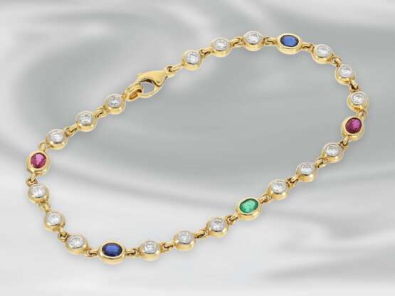 Armband: feines goldenes Armband mit Smaragd-, Rubin-, Saphir- und Brillantbesatz, ca. 3,13ct, 18K Gold, ungetragen - photo 2