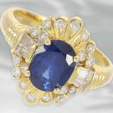Ring: dekorativer Saphirring mit Diamanten, insgesamt ca. 1,64ct, 18K Gelbgold - photo 2