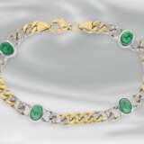 Armband: attraktives Smaragdarmband mit Brillanten, gearbeitet in Bicolor-Optik, 18K Gold - фото 1