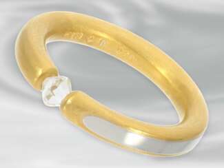 Ring: moderner, massiver Spannring mit einem speziellen Diamant, ca. 0,39ct, 950er Platin und 21,6K Gold, Markenschmuck von Bunz, NP über 3000€