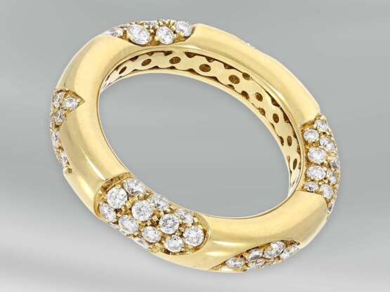 Ring: hochwertiger Gelbgoldring mit sehr dekorativem Brillantbesatz, ca. 1,32ct, 18K Gold - фото 1