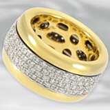 Ring: interessanter, sehr massiv gefertigter Goldschmiedering mit reichem Brillantbesatz, ca. 1ct - photo 1