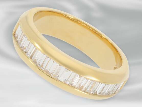 Ring: 18K goldener, ungewöhnlicher Halbmemoire-Ring mit feinen Baguette-Diamanten, ca. 0,6ct, neuwertig - Foto 2