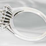 Ring: dekorativer, hochwertiger vintage Blütenring mit Brillanten, insgesamt ca. 1,53ct, 18K Weißgold - photo 2