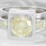 Ring: solider Platinring mit Brillantbesatz, vermutlich aus der Zeit des Art Deco, gelber Fancy Diamant von ca. 1,5ct - Foto 3