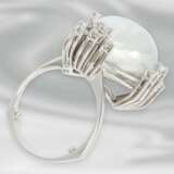 Ring: weißgoldener Brillantring mit großer Zuchtperle von seltener, ungewöhnlicher Form, Brillanten ca. 0,64ct, 18K Gold, Handarbeit - Foto 2