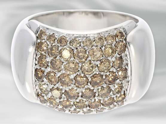 Ring: breiter, moderner und attraktiver Pavéring mit fancy Brillanten, ca. 2,1ct, 18K Weißgold, neuwertig! - photo 2
